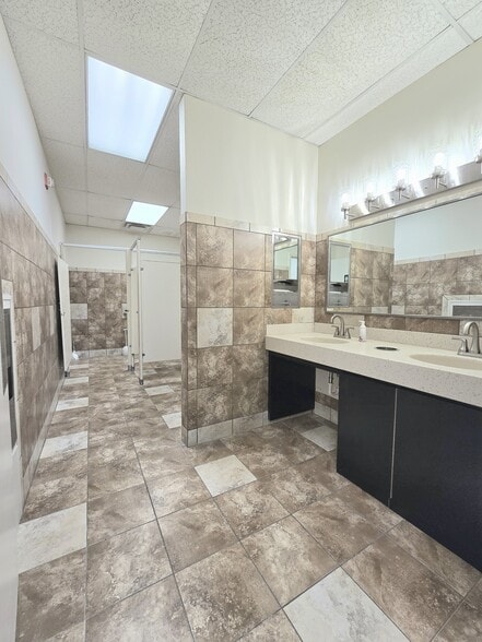 More Photos Of 9003 Technology Ln, Fishers Office Residential For Lease