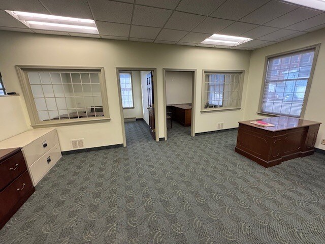 More Photos Of 530 Broadway, East Liverpool Bank For Sale