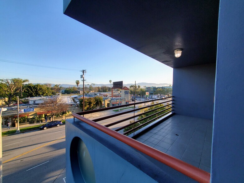 More Photos Of 11426 Ventura Blvd, Studio City Loft Creative Space For Sale
