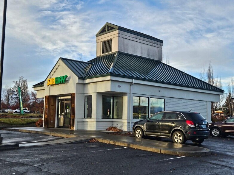 More Photos Of 515 NE Bellevue Dr, Bend Fast Food For Sale