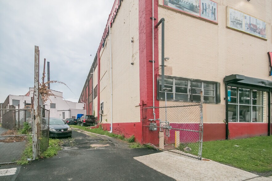 More Photos Of 432 W Allegheny Ave, Philadelphia Warehouse For Sale