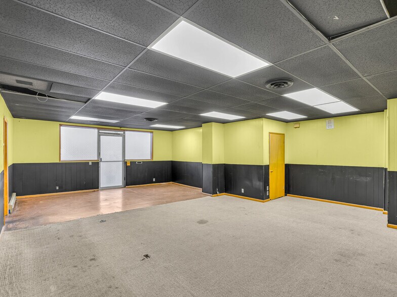 More Photos Of 811 E 1st St, Newberg Storefront Retail Residential For Lease