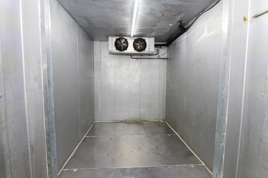 More Photos Of 7490 NW 25th St, Miami Freestanding For Sale