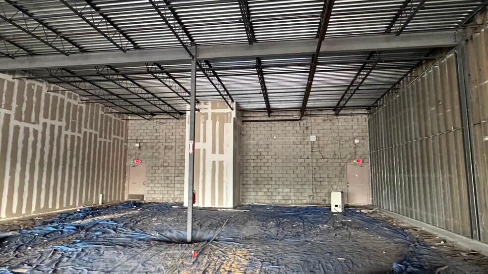 More Photos Of 12187-12299 E Colonial Dr, Orlando Storefront For Lease