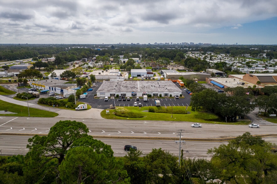 More Photos Of 1850-1890 University Pky, Sarasota Warehouse For Lease