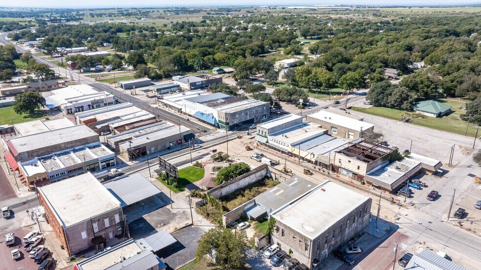 More Photos Of 120 E Blackjack St, Dublin Storefront For Sale