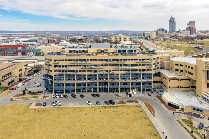 More Photos Of 2929 California Plz, Omaha Apartments For Lease