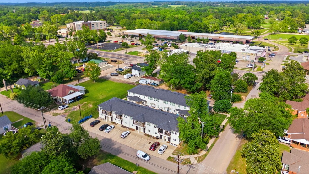 Primary Photo Of 307 N Henry St, Lindale Apartments For Sale