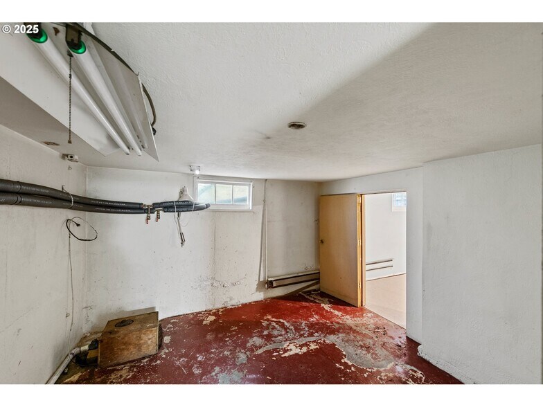 More Photos Of 2235 Broadway Ave, North Bend General Retail For Sale