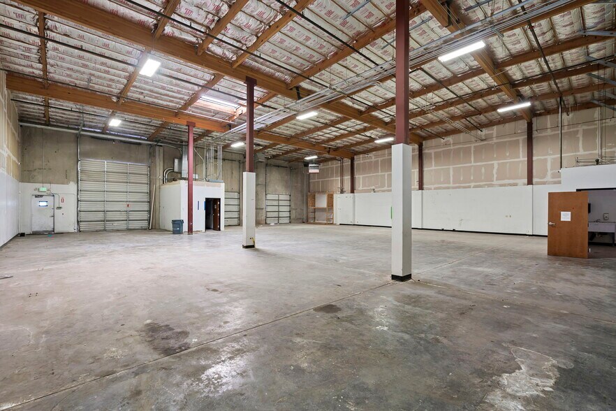 More Photos Of 802-808 Packer Way, Sparks Warehouse For Lease