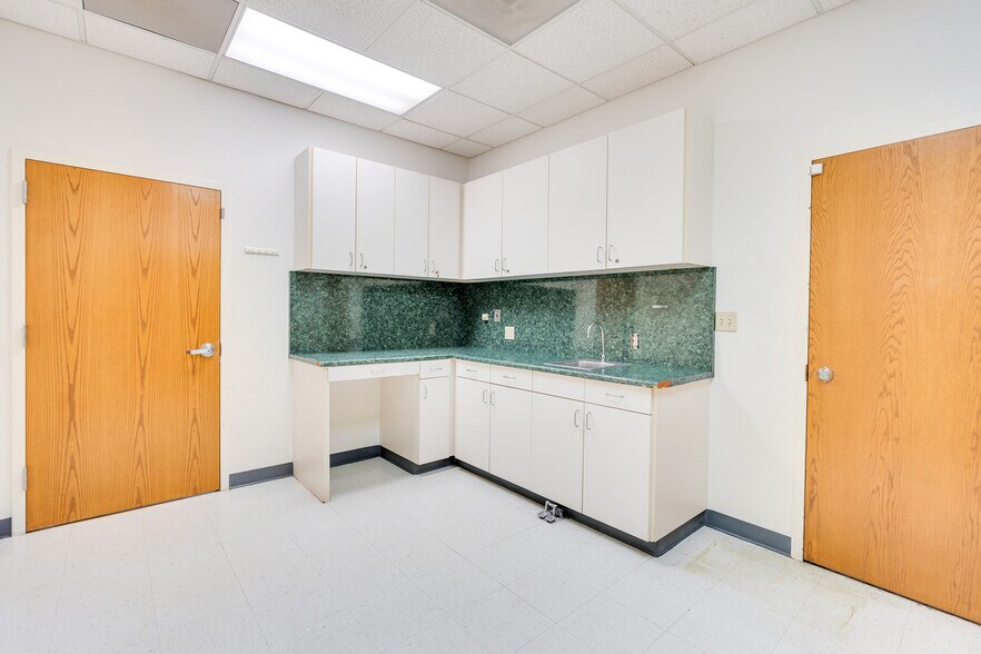 More Photos Of 222 I St, Los Banos Office For Lease