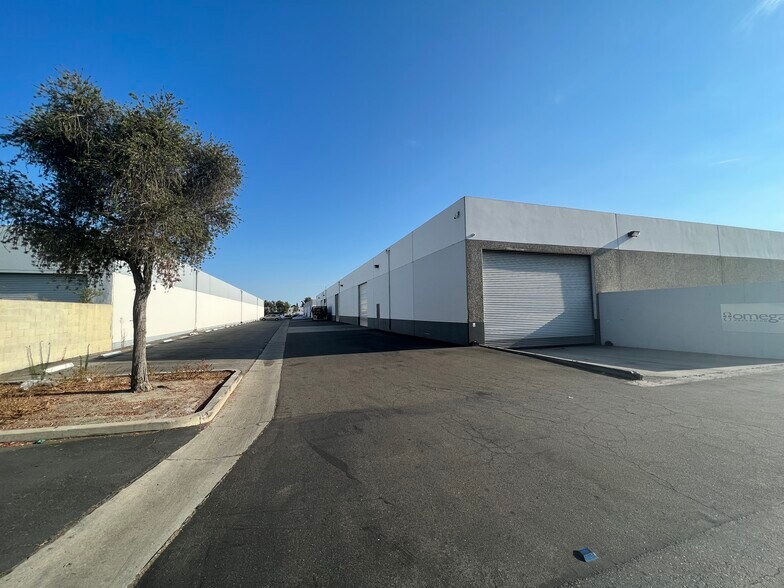 More Photos Of 16808-16818 Marquardt Ave, Cerritos Warehouse For Lease