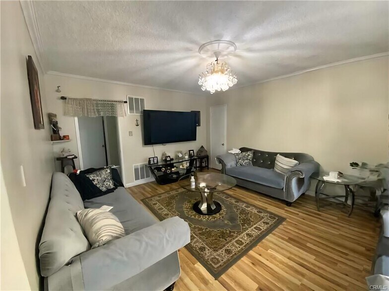 More Photos Of 5665 Franklin Ave, Los Angeles Apartments For Sale