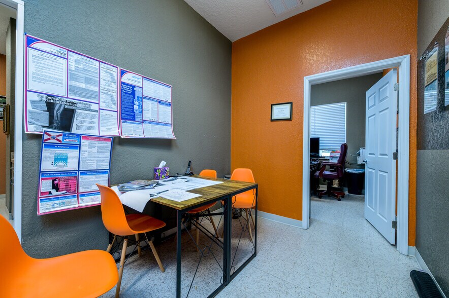 More Photos Of 6800-6810 Mariner Blvd, Spring Hill Office For Sale