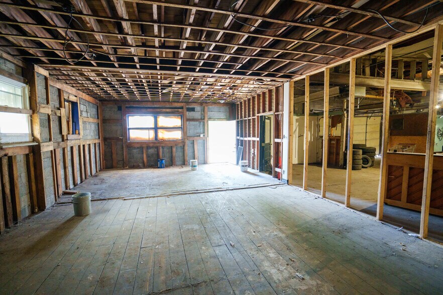 More Photos Of 1125 Mitchell Rd, Schenectady Warehouse For Sale