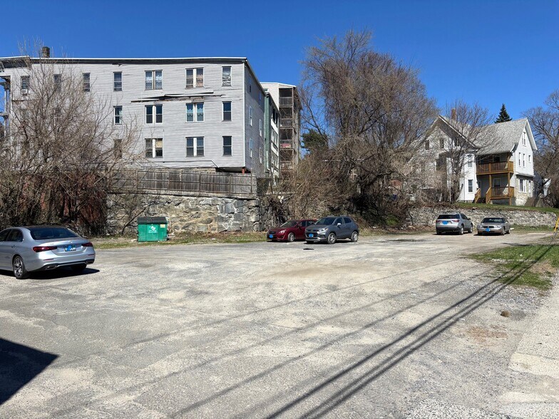 More Photos Of 675 N Main St, Waterbury Drugstore For Sale