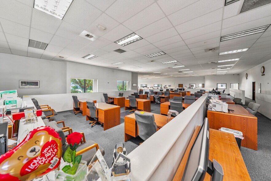 More Photos Of 2090 Commerce Dr, Medford Office For Lease