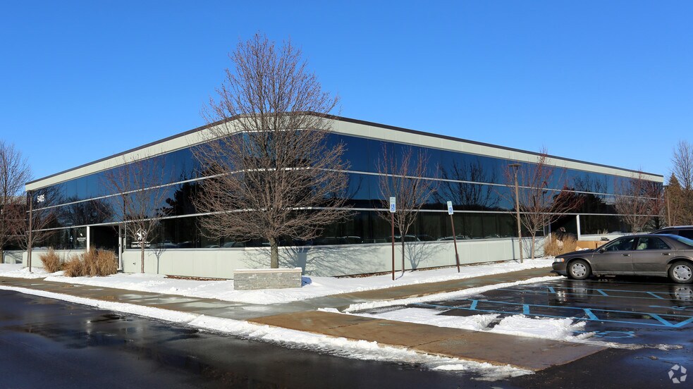More Photos Of 5405 Gateway Ctr, Flint Office For Lease