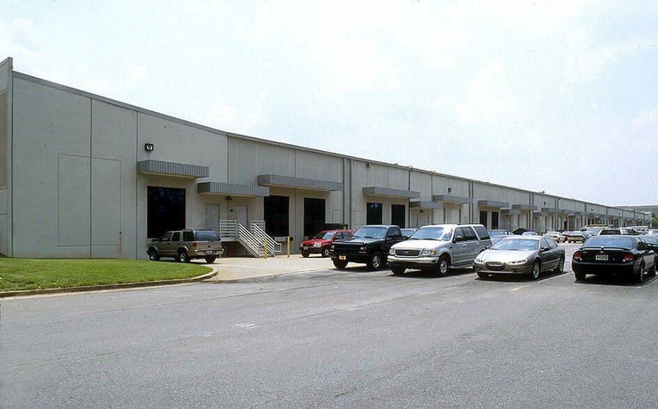 More Photos Of 1640 Airport Rd, Kennesaw Distribution For Lease