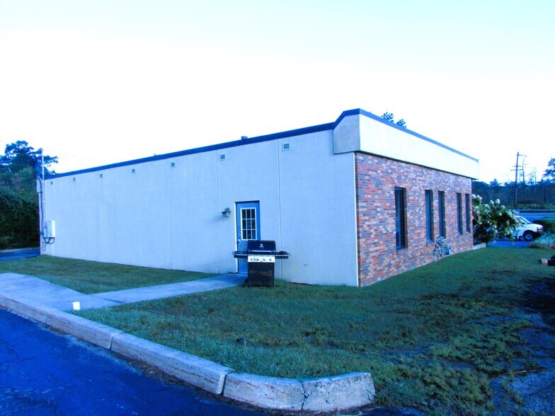 More Photos Of 458 Putnam Pike, Greenville Daycare Center For Lease