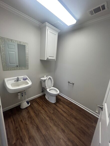 More Photos Of 2718 Ruby St, Gonzales Light Distribution For Sale