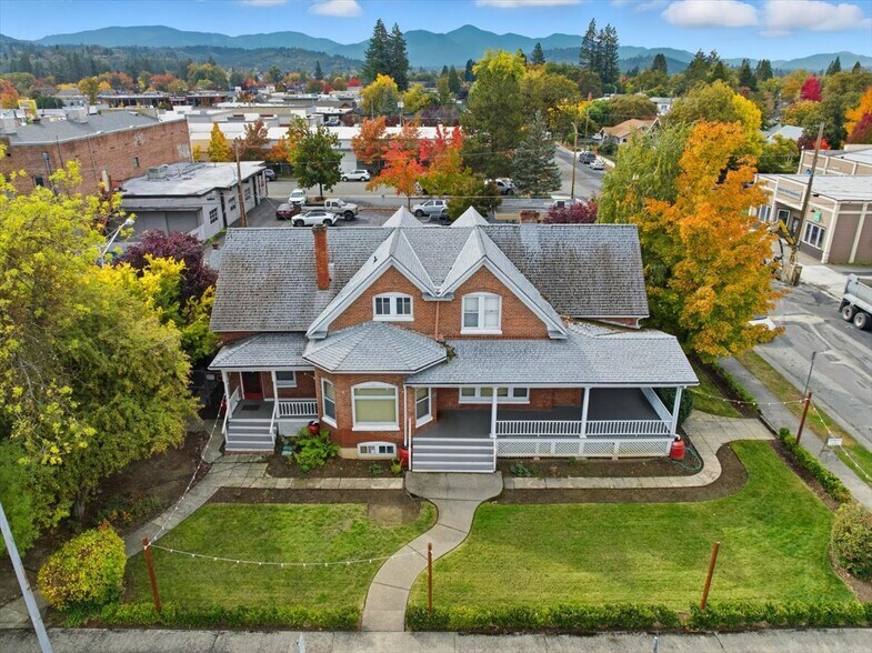 More Photos Of 139 SW I St, Grants Pass Specialty For Sale
