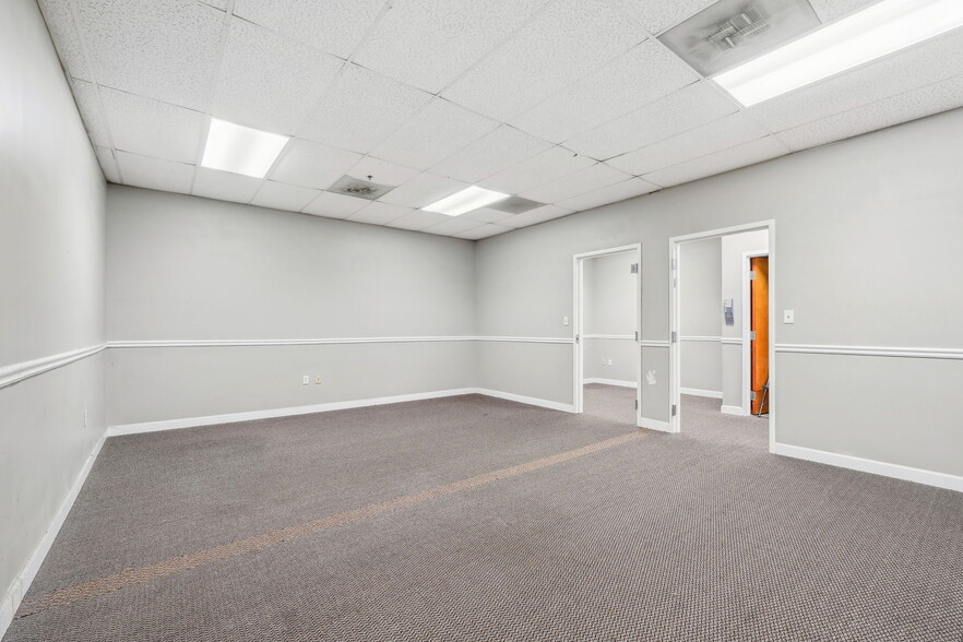 More Photos Of 3760 Peachtree Crest Dr, Duluth Industrial For Sale