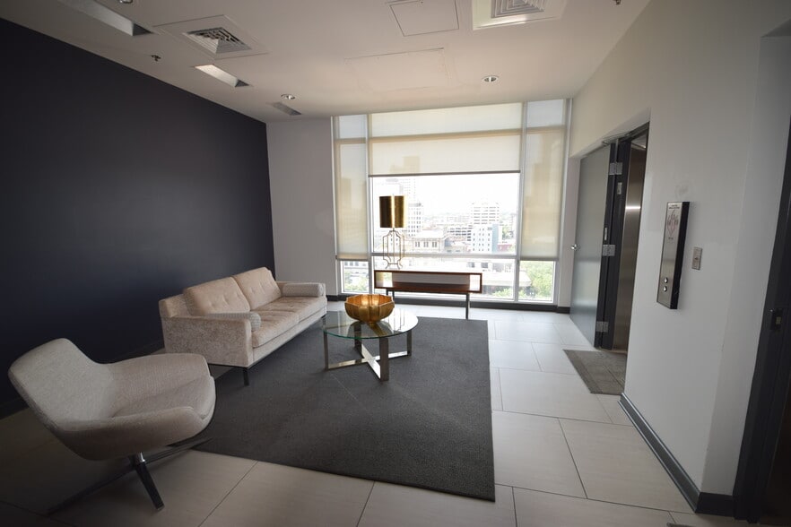 More Photos Of 5 Statehouse Plz, Little Rock Office For Sale