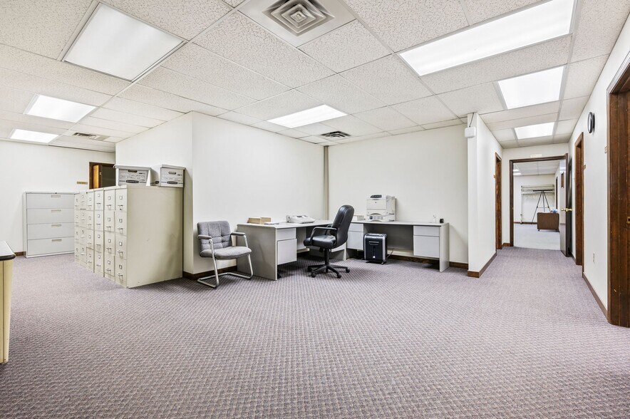 More Photos Of 921 Saw Mill Run Blvd, Pittsburgh Light Distribution For Sale