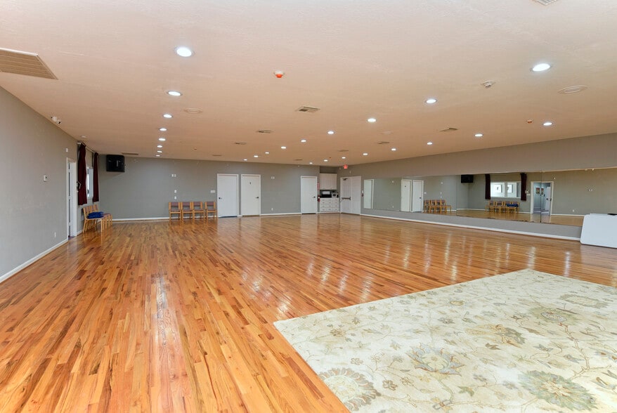 More Photos Of 11110 S Highway 6, Sugar Land Freestanding For Lease