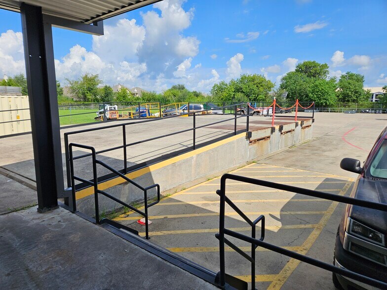 More Photos Of 320 Delaney Rd, La Marque Warehouse For Sale