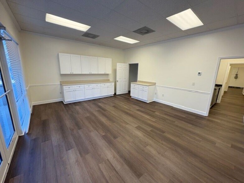 More Photos Of 9035 Americana Rd, Vero Beach Office For Sale