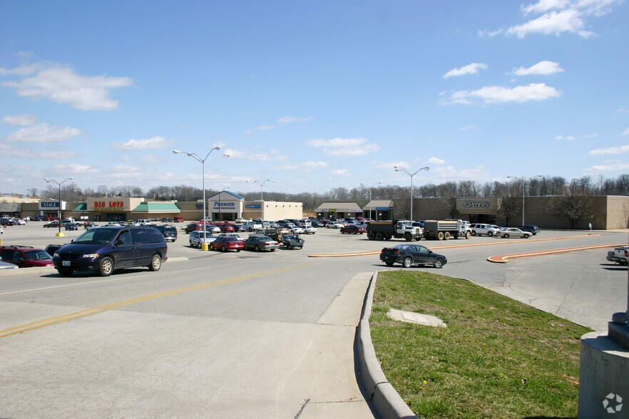 More Photos Of 1307 Southern Hills Ctr, West Plains General Retail For Lease