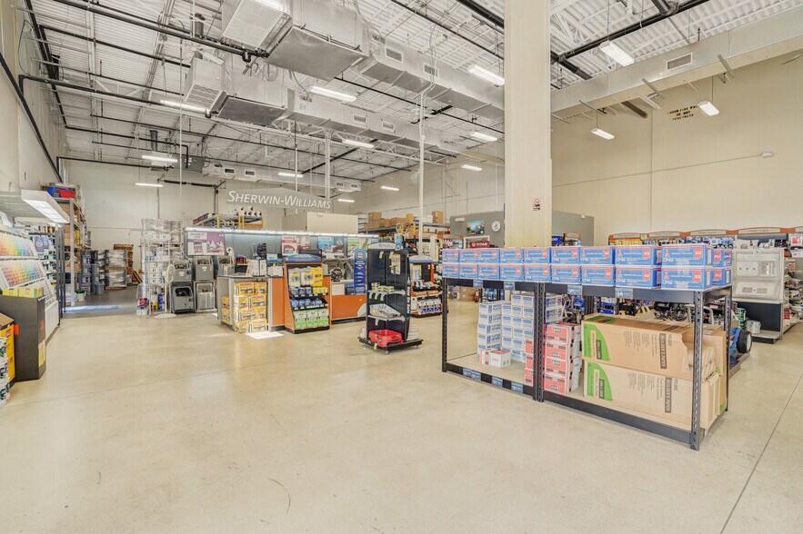 More Photos Of 10101 Lantana Rd, Lake Worth Showroom For Lease