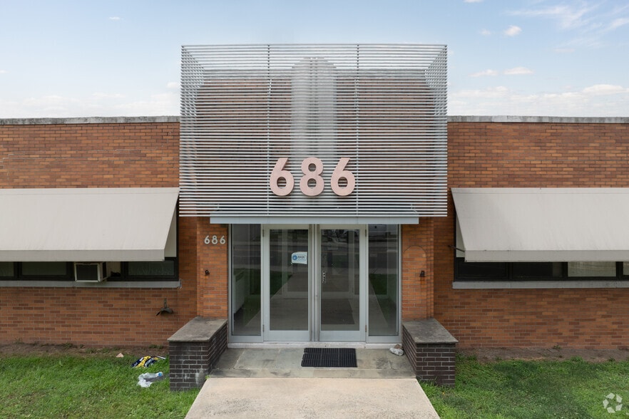 More Photos Of 686 Grand Ave, Ridgefield Manufacturing For Lease