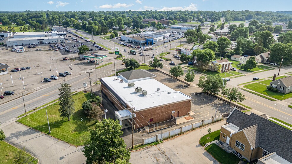 More Photos Of 900 N Broad St, Fairborn Freestanding For Lease