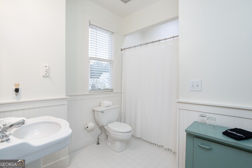 More Photos Of 1051 Meadow Ln, Madison Hospitality For Sale