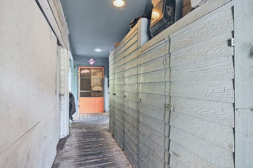 More Photos Of 50316 Columbia River Hwy, Scappoose Restaurant For Sale