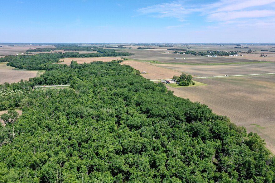 More Photos Of 3209 N State Rt 1, Saint Anne Flex For Sale