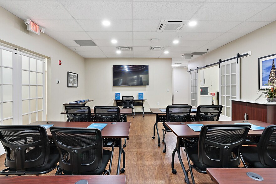 More Photos Of 510 County Road 466, Lady Lake Coworking Space