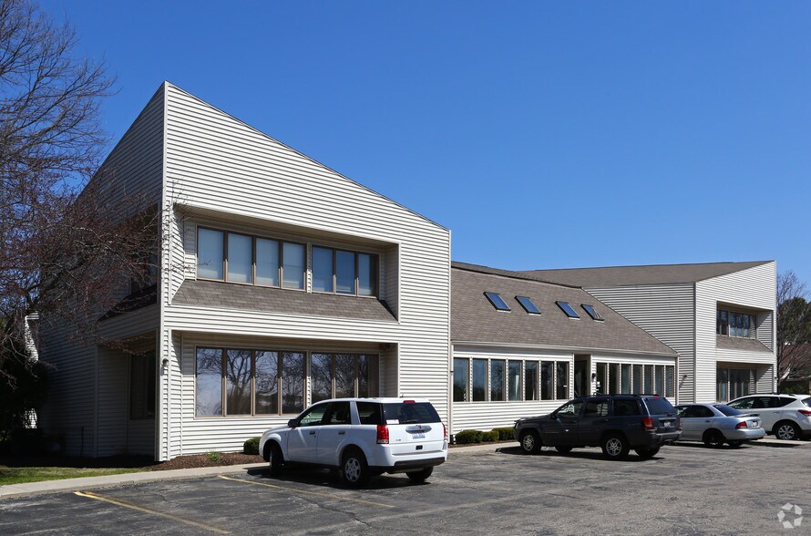 More Photos Of 461 Mulford Dr, Rockford Medical For Sale