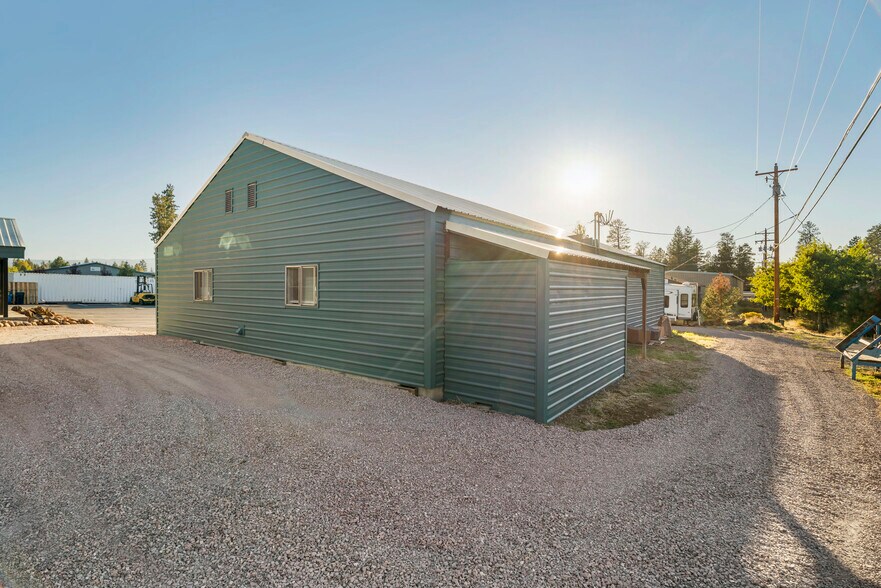 More Photos Of 592 N Sisters Park Ct, Sisters Flex For Sale
