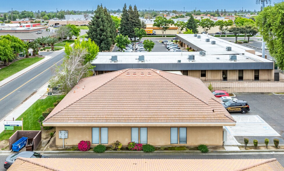 More Photos Of 3321-3323 S Fairway st, Visalia Office For Sale