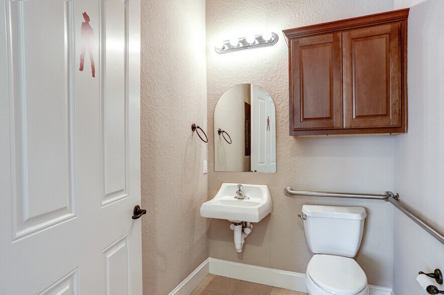 More Photos Of 1822 Snake River Rd, A&B Rd, Katy Office For Sale