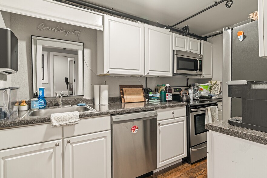 More Photos Of 124 S Gay St, Knoxville Apartments For Lease