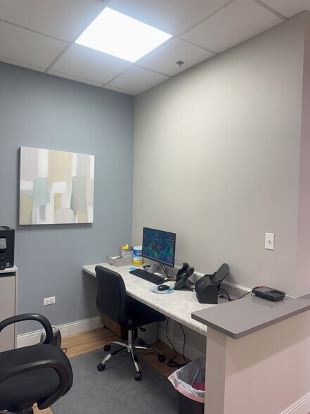 More Photos Of 475 W 55th St, Countryside Office For Lease