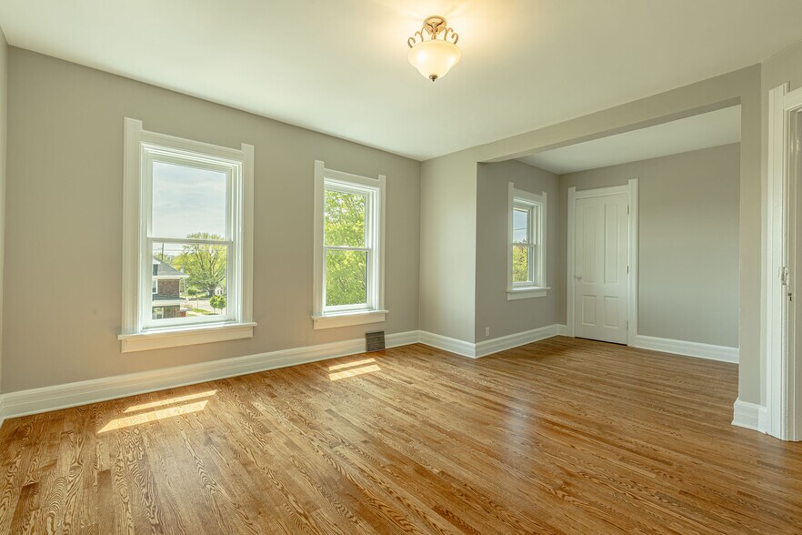 More Photos Of 1303 11th St, Monroe Storefront Retail Office For Lease