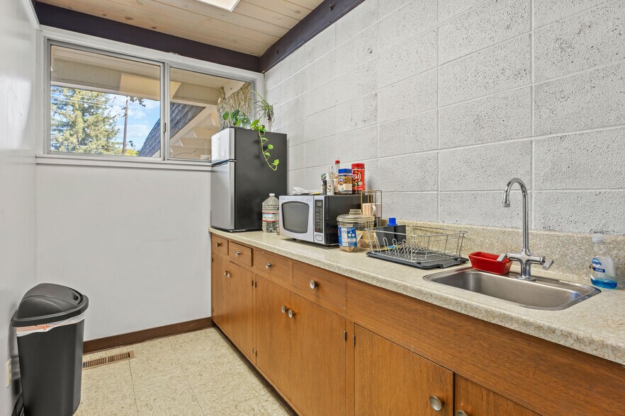 More Photos Of , Ukiah Office For Sale