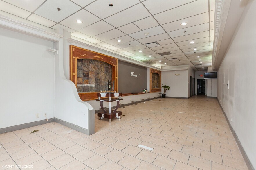 More Photos Of 277-297 S Weber Rd, Romeoville Storefront For Lease