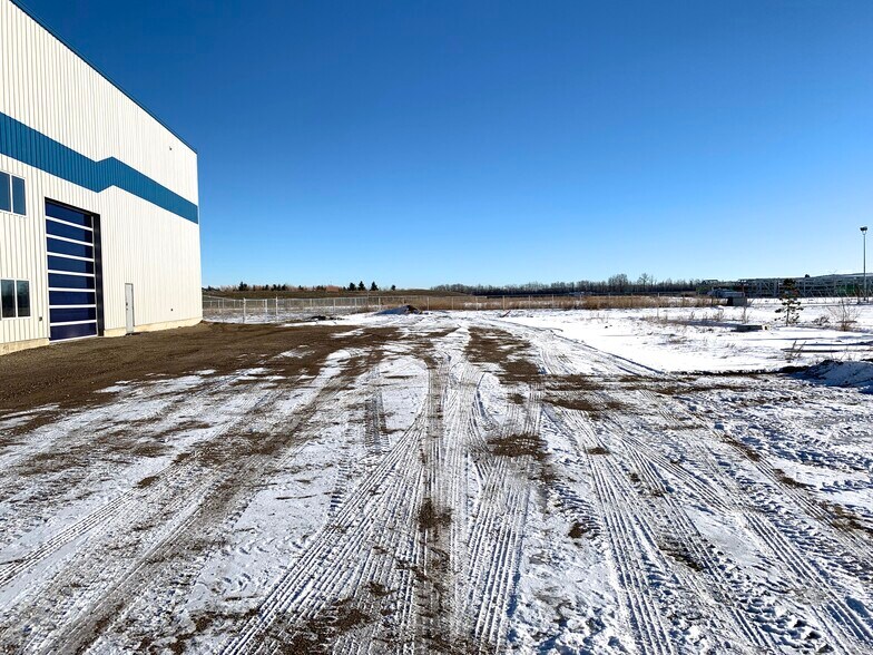 More Photos Of 20 Veenstra Dr, Red Deer County Warehouse For Lease